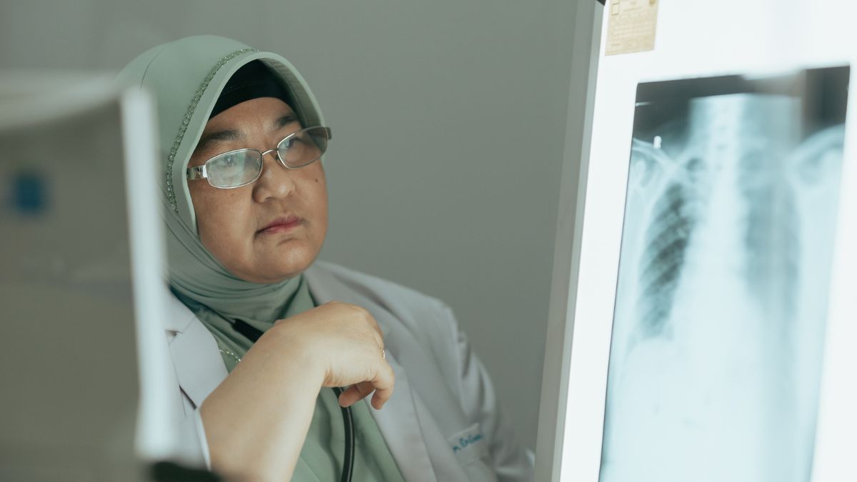 Dr Erlina Burhan